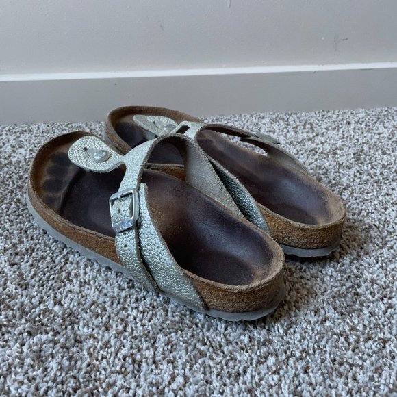Birkenstock | Pebbled Silver Gizeh Sandal - Size 39 - Picture 5 of 15